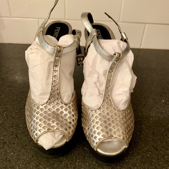 Authentic Fendi silver platform sandal size 36.5 - Picture 3 of 8